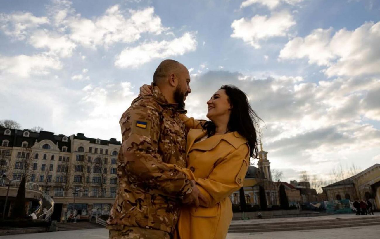 46-річна Соломія Вітвіцька одружилася з коханим-військовим: перші кадри